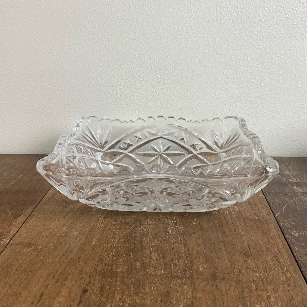 Violetta Lead Crystal‎ Hand-Cut Square Pinwheel detail serving decorative bowl